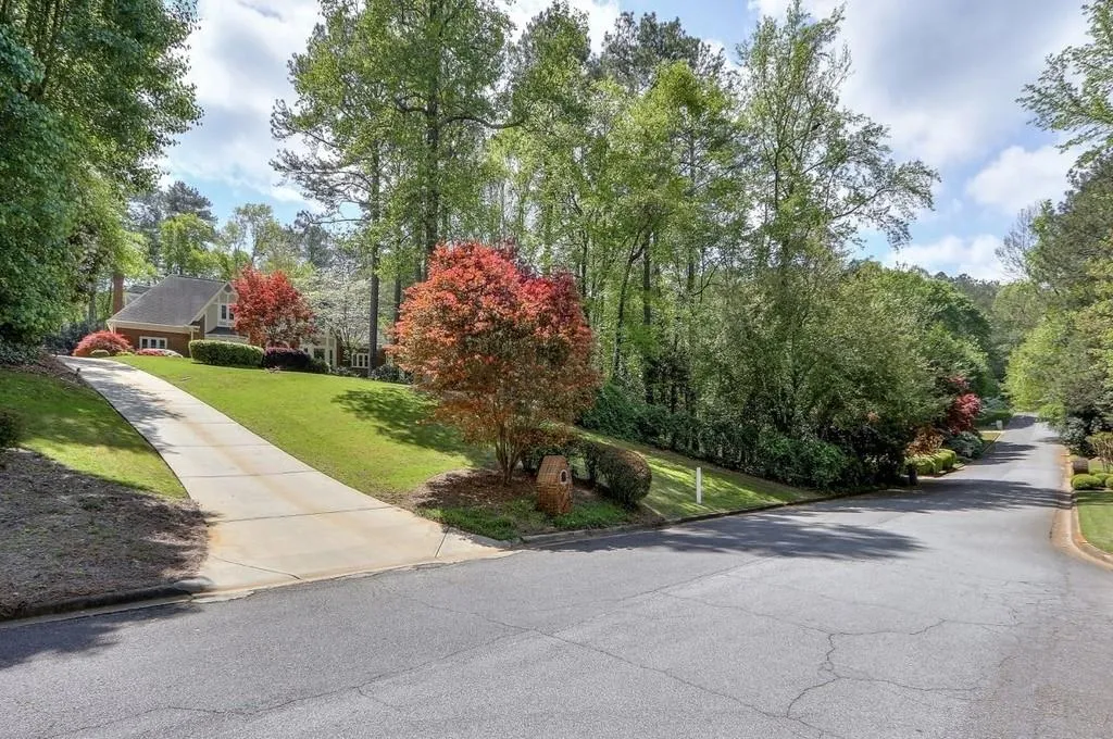240 Quiet Water Lane, Sandy Springs, Georgia 30350, 5 Bedrooms Bedrooms, ,4 BathroomsBathrooms,Residential,Sold,240 Quiet Water Lane,6683884