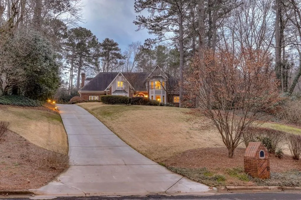 240 Quiet Water Lane, Sandy Springs, Georgia 30350, 5 Bedrooms Bedrooms, ,4 BathroomsBathrooms,Residential,Sold,240 Quiet Water Lane,6683884