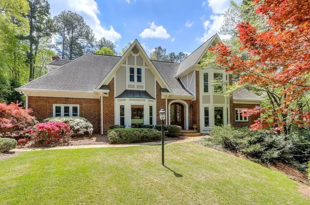 240 Quiet Water Lane, Sandy Springs, Georgia 30350, 5 Bedrooms Bedrooms, ,4 BathroomsBathrooms,Residential,Sold,240 Quiet Water Lane,6683884