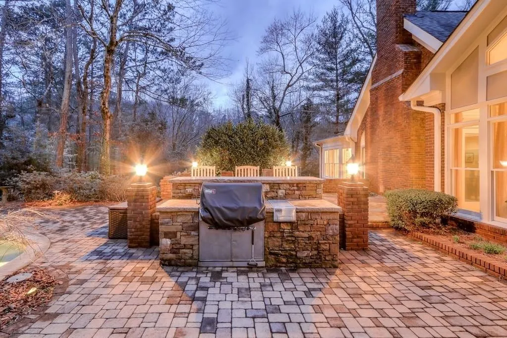 240 Quiet Water Lane, Sandy Springs, Georgia 30350, 5 Bedrooms Bedrooms, ,4 BathroomsBathrooms,Residential,Sold,240 Quiet Water Lane,6683884