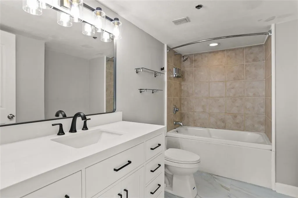 2870 Pharr Court South Nw Unit 2506, Atlanta, Georgia 30305, 2 Bedrooms Bedrooms, 0 ,2 BathroomsBathrooms,Residential,For Sale,2870 Pharr Court South Nw Unit 2506,7688512