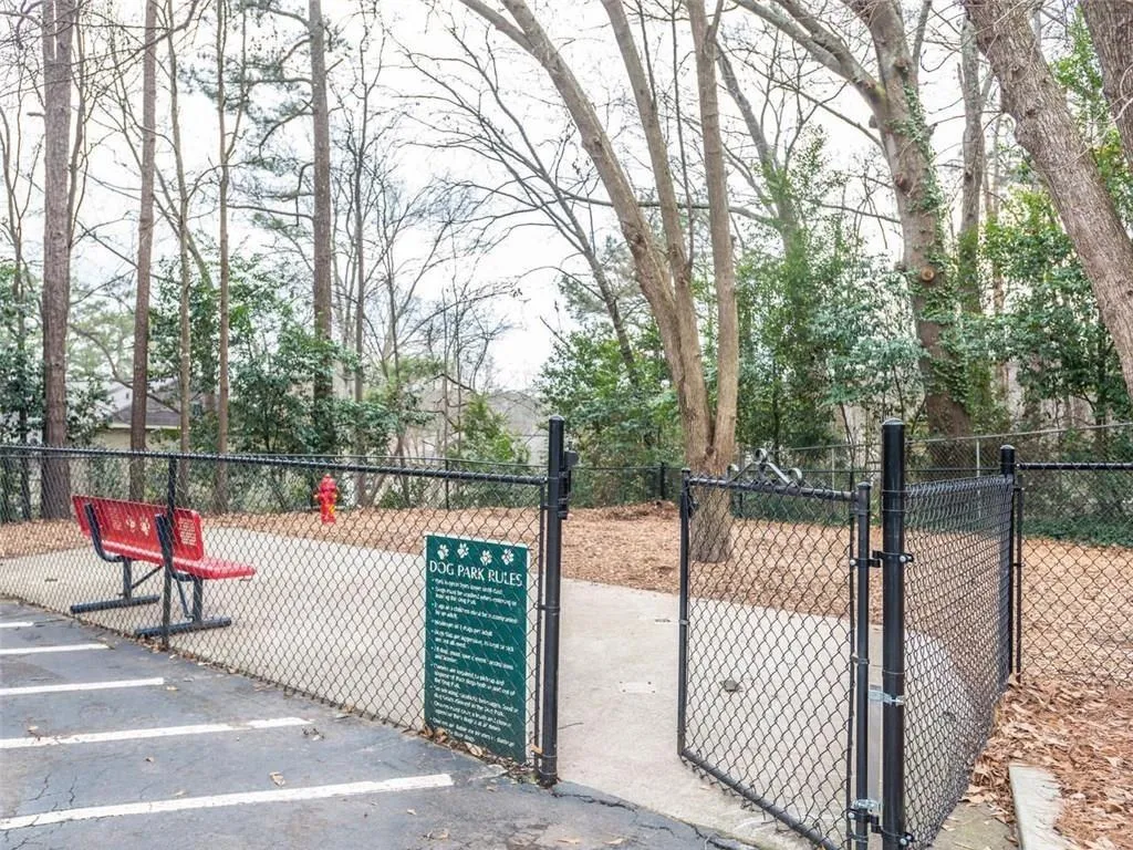 6940 Roswell Road Unit 6e, Sandy Springs, Georgia 30328, 2 Bedrooms Bedrooms, ,1 BathroomBathrooms,Residential,Sold,6940 Roswell Road Unit 6e,5972383