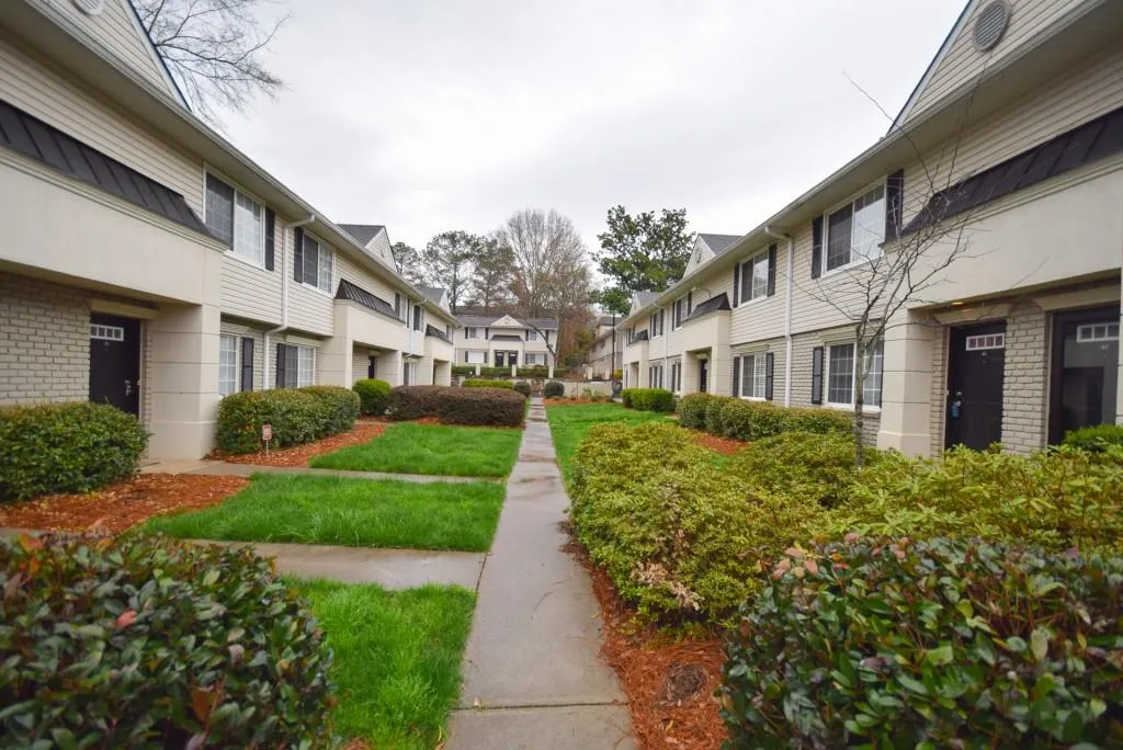 6940 Roswell Road Unit 6e, Sandy Springs, Georgia 30328, 2 Bedrooms Bedrooms, ,1 BathroomBathrooms,Residential,Sold,6940 Roswell Road Unit 6e,5972383