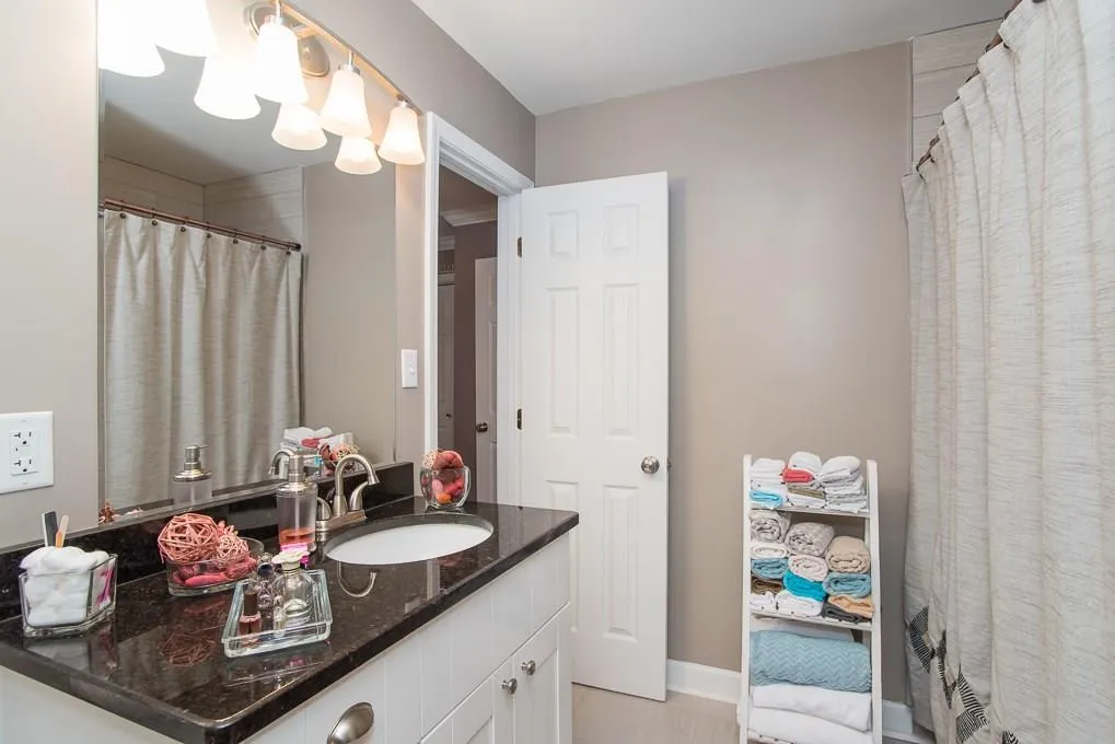 265 Winding River Drive Unit B, Sandy Springs, Georgia 30350, 2 Bedrooms Bedrooms, ,1 BathroomBathrooms,Residential,Sold,265 Winding River Drive Unit B,5917142