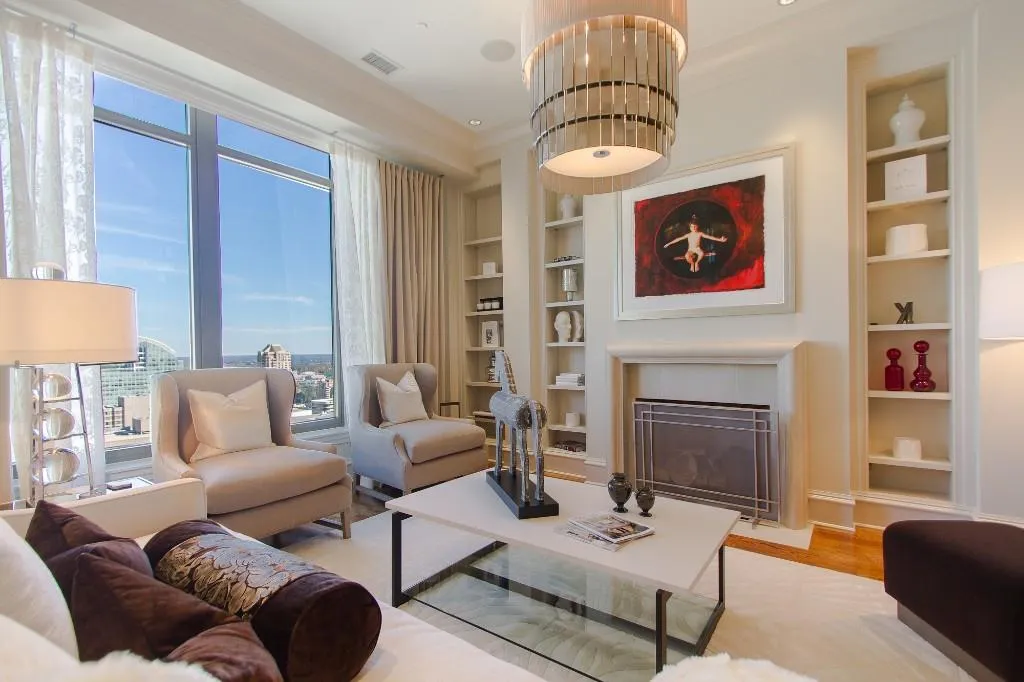 3376 Peachtree Road Unit 41a, Atlanta, Georgia 30326, 2 Bedrooms Bedrooms, ,2 BathroomsBathrooms,Residential,Sold,3376 Peachtree Road Unit 41a,5551996