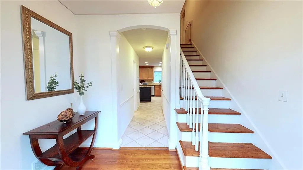 44 Brandon Ridge Drive Ne, Sandy Springs, Georgia 30328, 4 Bedrooms Bedrooms, ,3 BathroomsBathrooms,Residential,Sold,44 Brandon Ridge Drive Ne,6743676