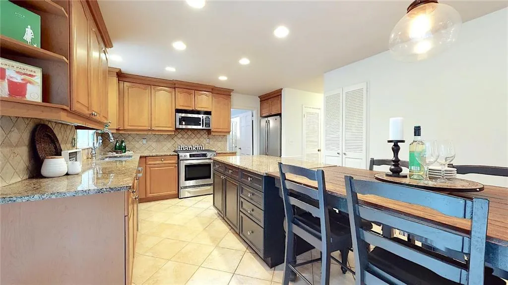 44 Brandon Ridge Drive Ne, Sandy Springs, Georgia 30328, 4 Bedrooms Bedrooms, ,3 BathroomsBathrooms,Residential,Sold,44 Brandon Ridge Drive Ne,6743676