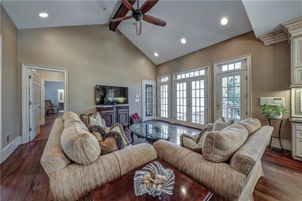 200 Riverland Court, Sandy Springs, Georgia 30350, 5 Bedrooms Bedrooms, ,6 BathroomsBathrooms,Residential,Sold,200 Riverland Court,6504519
