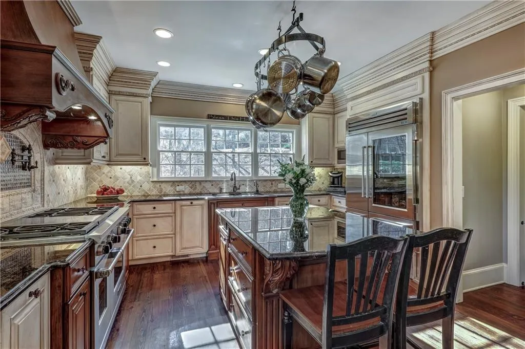 200 Riverland Court, Sandy Springs, Georgia 30350, 5 Bedrooms Bedrooms, ,6 BathroomsBathrooms,Residential,Sold,200 Riverland Court,6504519
