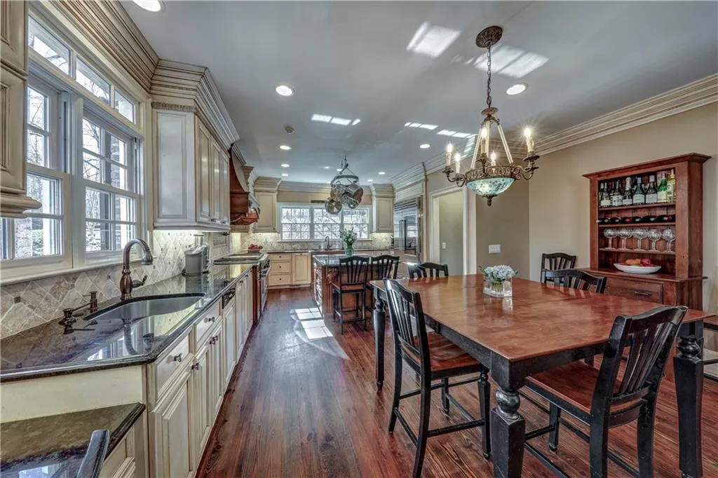 200 Riverland Court, Sandy Springs, Georgia 30350, 5 Bedrooms Bedrooms, ,6 BathroomsBathrooms,Residential,Sold,200 Riverland Court,6504519