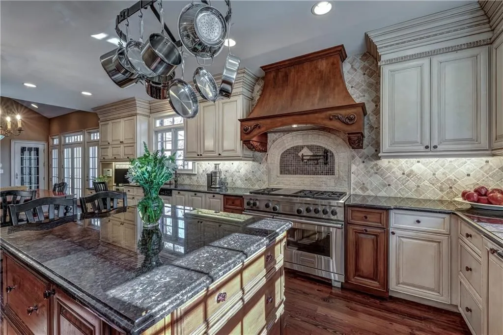 200 Riverland Court, Sandy Springs, Georgia 30350, 5 Bedrooms Bedrooms, ,6 BathroomsBathrooms,Residential,Sold,200 Riverland Court,6504519