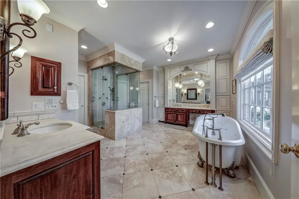 200 Riverland Court, Sandy Springs, Georgia 30350, 5 Bedrooms Bedrooms, ,6 BathroomsBathrooms,Residential,Sold,200 Riverland Court,6504519