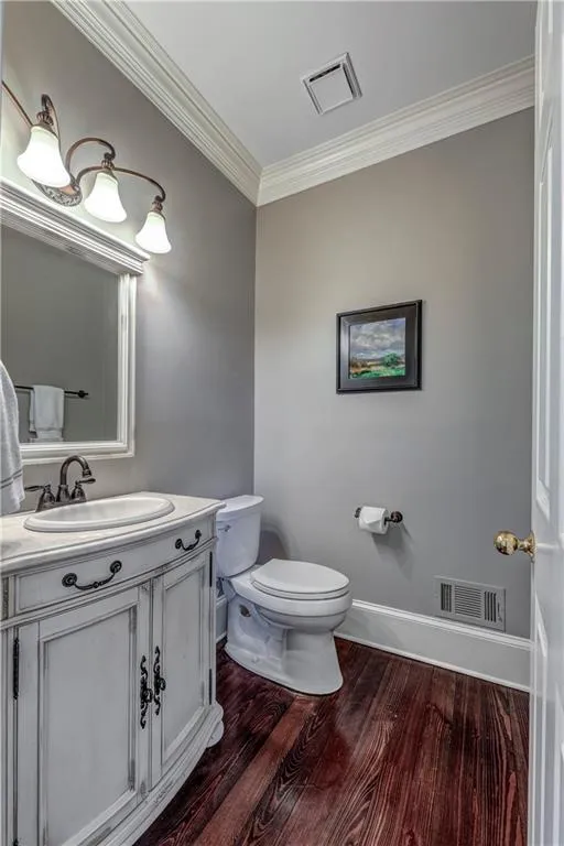 200 Riverland Court, Sandy Springs, Georgia 30350, 5 Bedrooms Bedrooms, ,6 BathroomsBathrooms,Residential,Sold,200 Riverland Court,6504519
