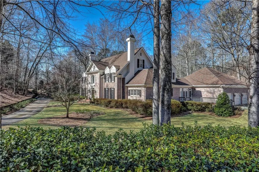 200 Riverland Court, Sandy Springs, Georgia 30350, 5 Bedrooms Bedrooms, ,6 BathroomsBathrooms,Residential,Sold,200 Riverland Court,6504519