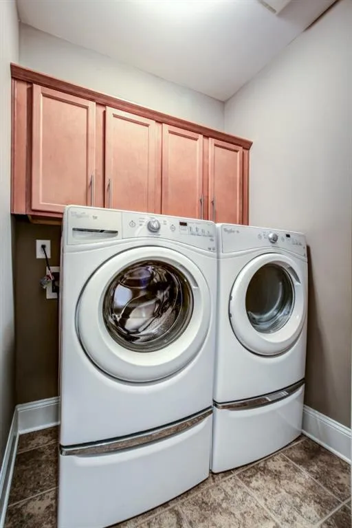 307 Alderwood Lane Unit 307, Sandy Springs, Georgia 30328, 3 Bedrooms Bedrooms, ,3 BathroomsBathrooms,Residential,Sold,307 Alderwood Lane Unit 307,5864301