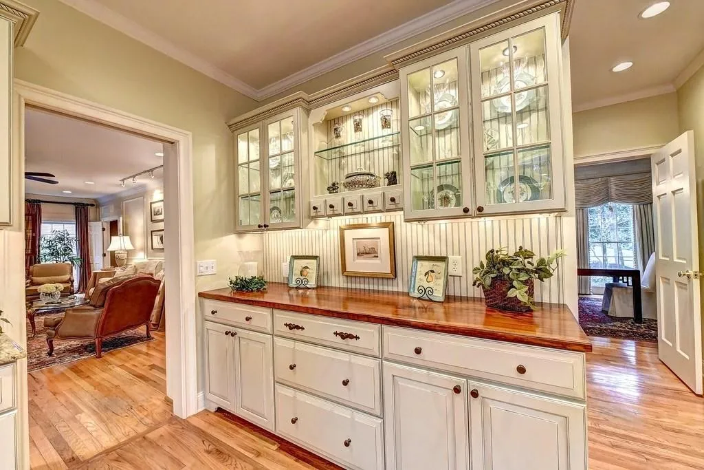 995 Ivy Falls Drive, Sandy Springs, Georgia 30328, 5 Bedrooms Bedrooms, ,4 BathroomsBathrooms,Residential,Sold,995 Ivy Falls Drive,6503120