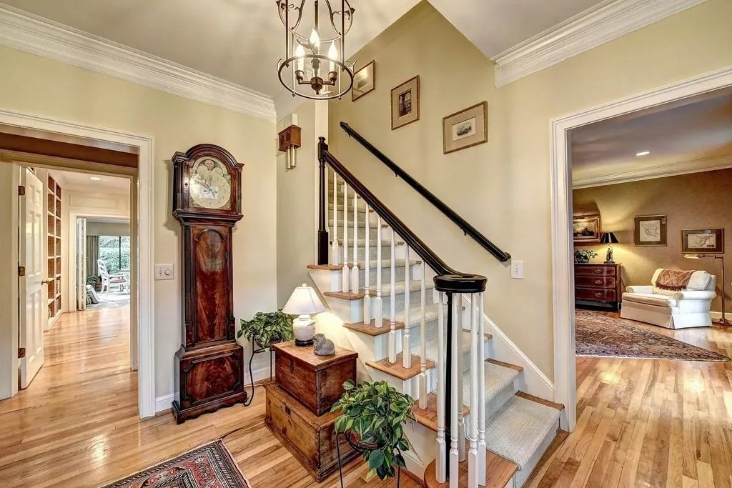 995 Ivy Falls Drive, Sandy Springs, Georgia 30328, 5 Bedrooms Bedrooms, ,4 BathroomsBathrooms,Residential,Sold,995 Ivy Falls Drive,6503120