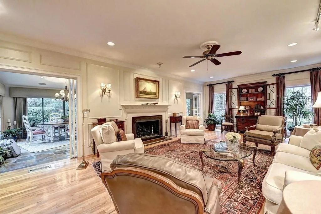 995 Ivy Falls Drive, Sandy Springs, Georgia 30328, 5 Bedrooms Bedrooms, ,4 BathroomsBathrooms,Residential,Sold,995 Ivy Falls Drive,6503120