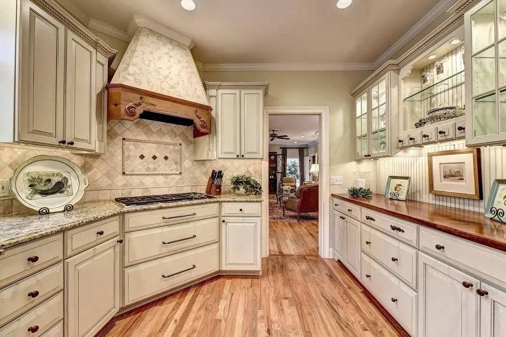 995 Ivy Falls Drive, Sandy Springs, Georgia 30328, 5 Bedrooms Bedrooms, ,4 BathroomsBathrooms,Residential,Sold,995 Ivy Falls Drive,6503120