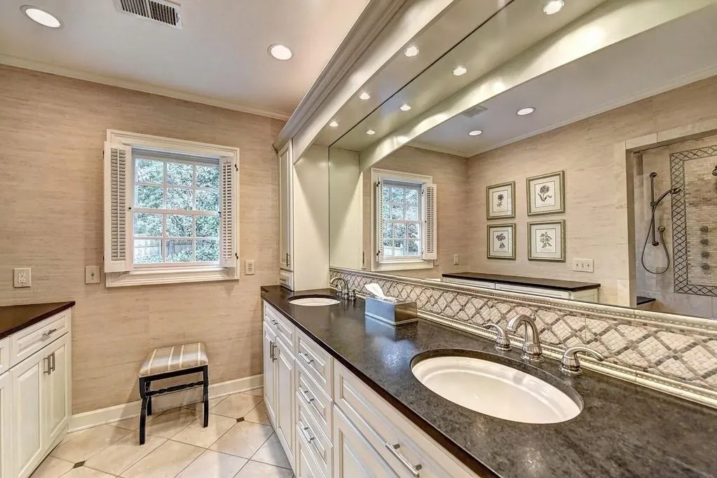 995 Ivy Falls Drive, Sandy Springs, Georgia 30328, 5 Bedrooms Bedrooms, ,4 BathroomsBathrooms,Residential,Sold,995 Ivy Falls Drive,6503120