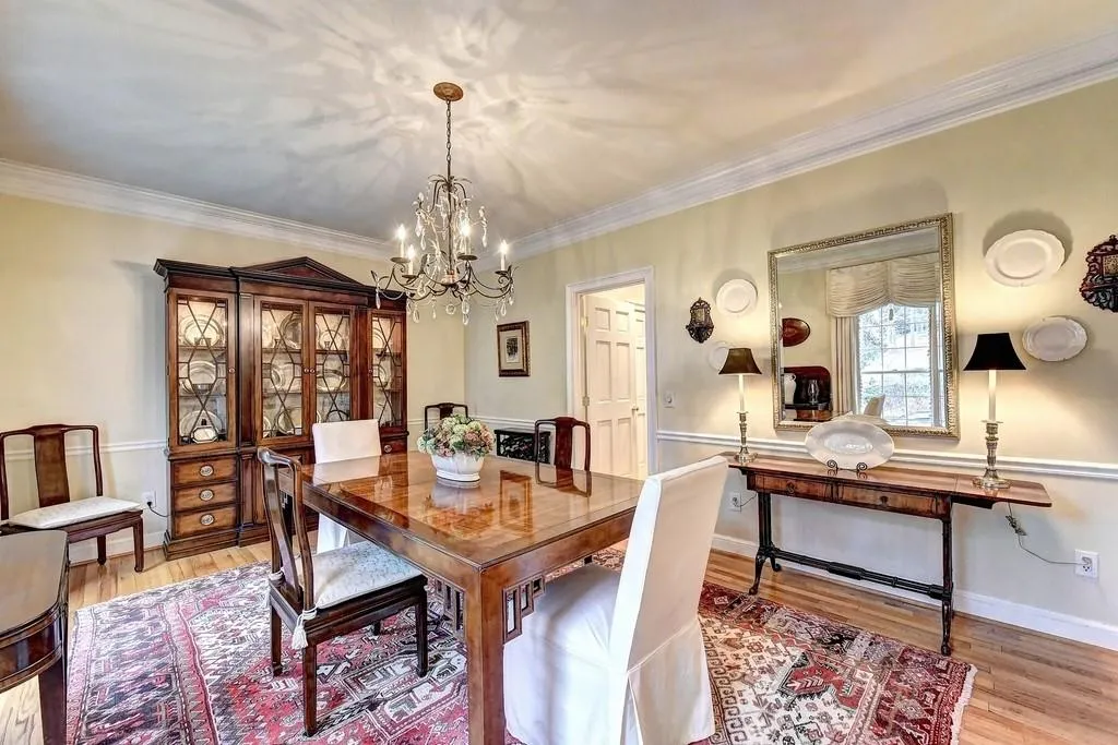 995 Ivy Falls Drive, Sandy Springs, Georgia 30328, 5 Bedrooms Bedrooms, ,4 BathroomsBathrooms,Residential,Sold,995 Ivy Falls Drive,6503120