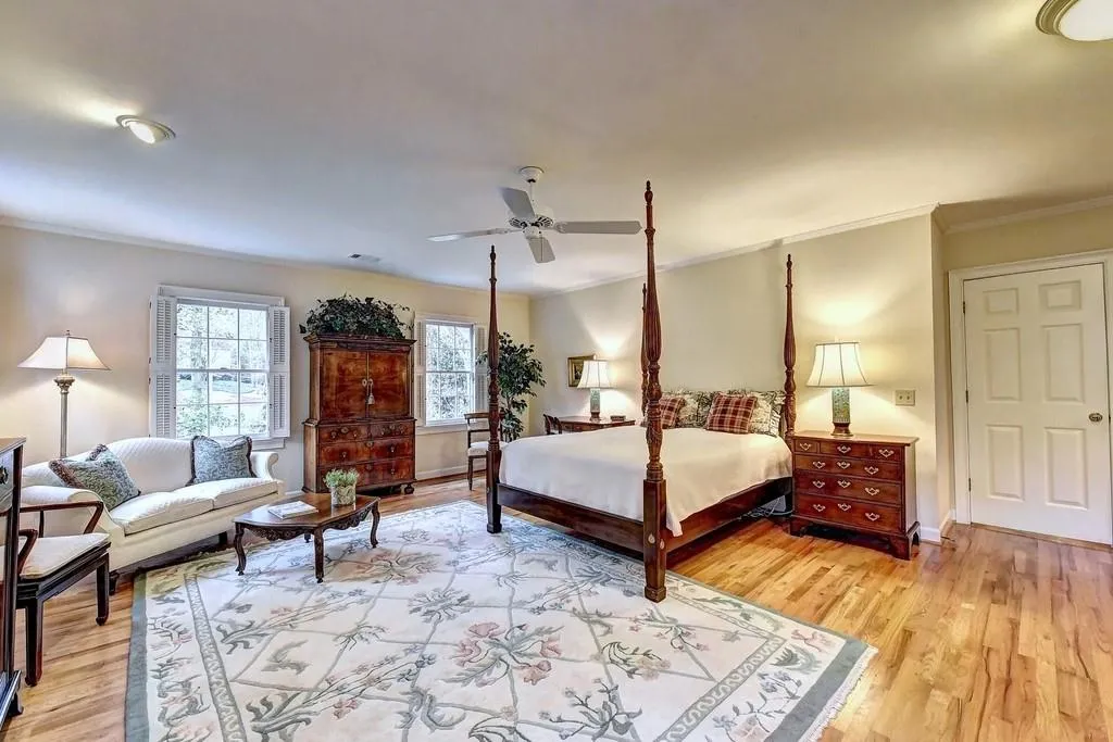 995 Ivy Falls Drive, Sandy Springs, Georgia 30328, 5 Bedrooms Bedrooms, ,4 BathroomsBathrooms,Residential,Sold,995 Ivy Falls Drive,6503120