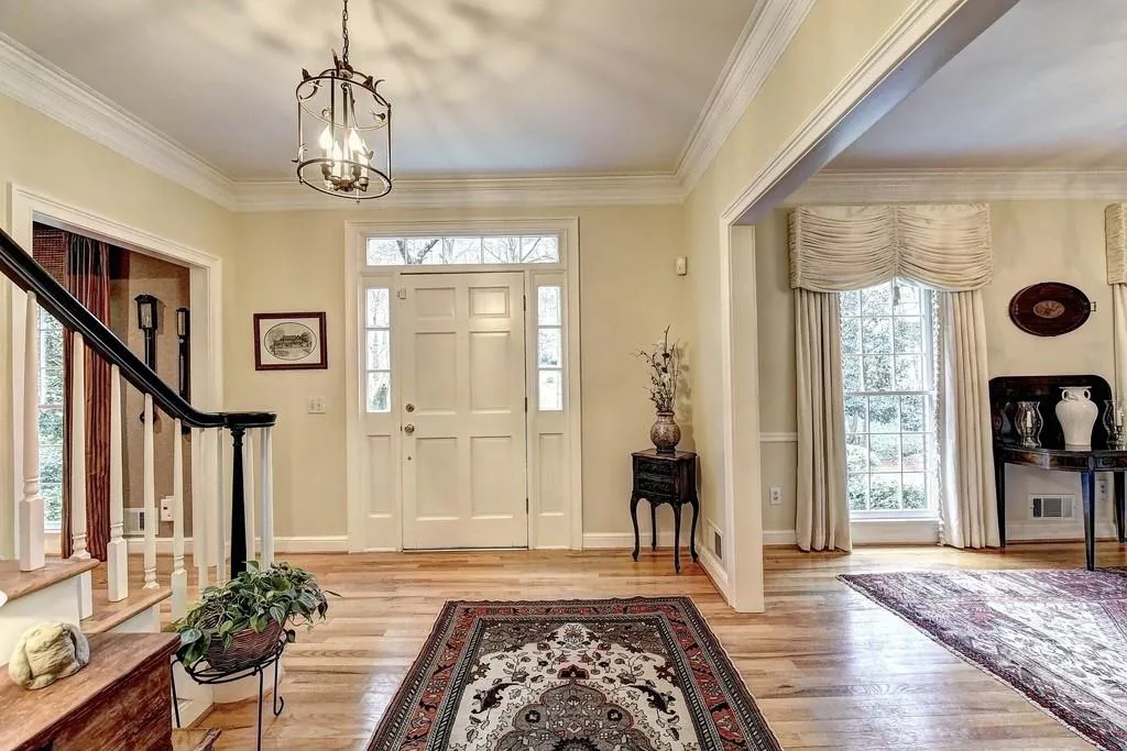 995 Ivy Falls Drive, Sandy Springs, Georgia 30328, 5 Bedrooms Bedrooms, ,4 BathroomsBathrooms,Residential,Sold,995 Ivy Falls Drive,6503120