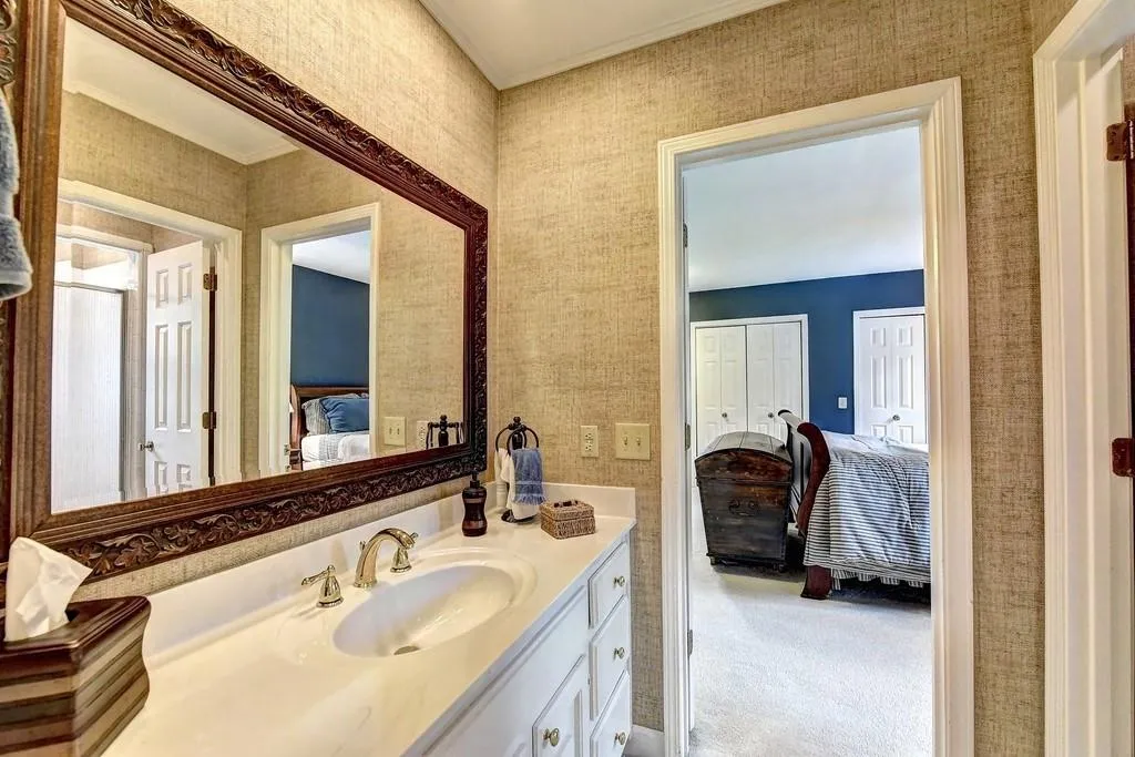 995 Ivy Falls Drive, Sandy Springs, Georgia 30328, 5 Bedrooms Bedrooms, ,4 BathroomsBathrooms,Residential,Sold,995 Ivy Falls Drive,6503120