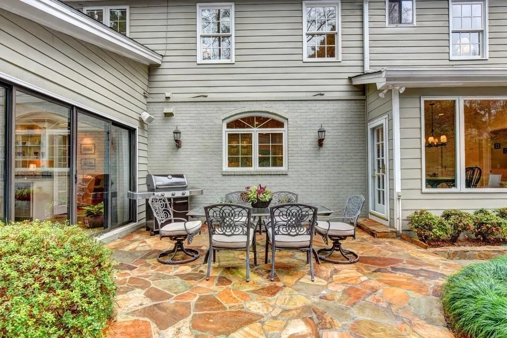 995 Ivy Falls Drive, Sandy Springs, Georgia 30328, 5 Bedrooms Bedrooms, ,4 BathroomsBathrooms,Residential,Sold,995 Ivy Falls Drive,6503120