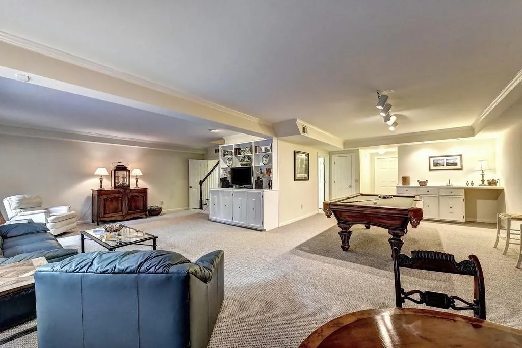 995 Ivy Falls Drive, Sandy Springs, Georgia 30328, 5 Bedrooms Bedrooms, ,4 BathroomsBathrooms,Residential,Sold,995 Ivy Falls Drive,6503120