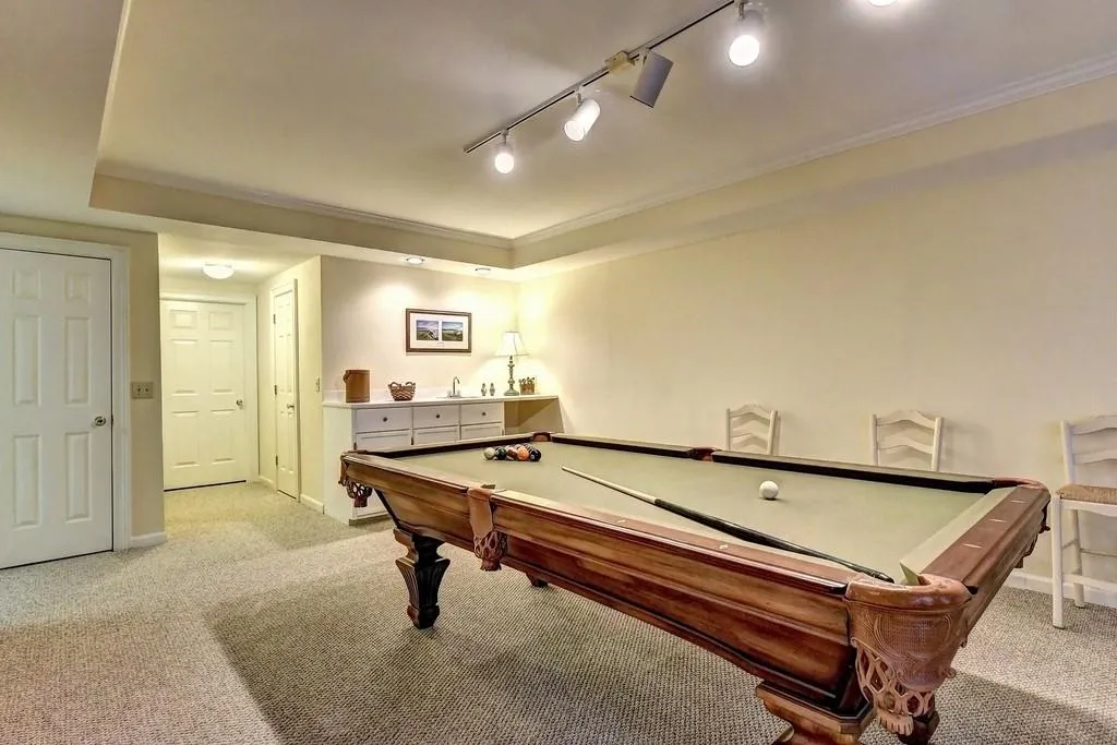 995 Ivy Falls Drive, Sandy Springs, Georgia 30328, 5 Bedrooms Bedrooms, ,4 BathroomsBathrooms,Residential,Sold,995 Ivy Falls Drive,6503120