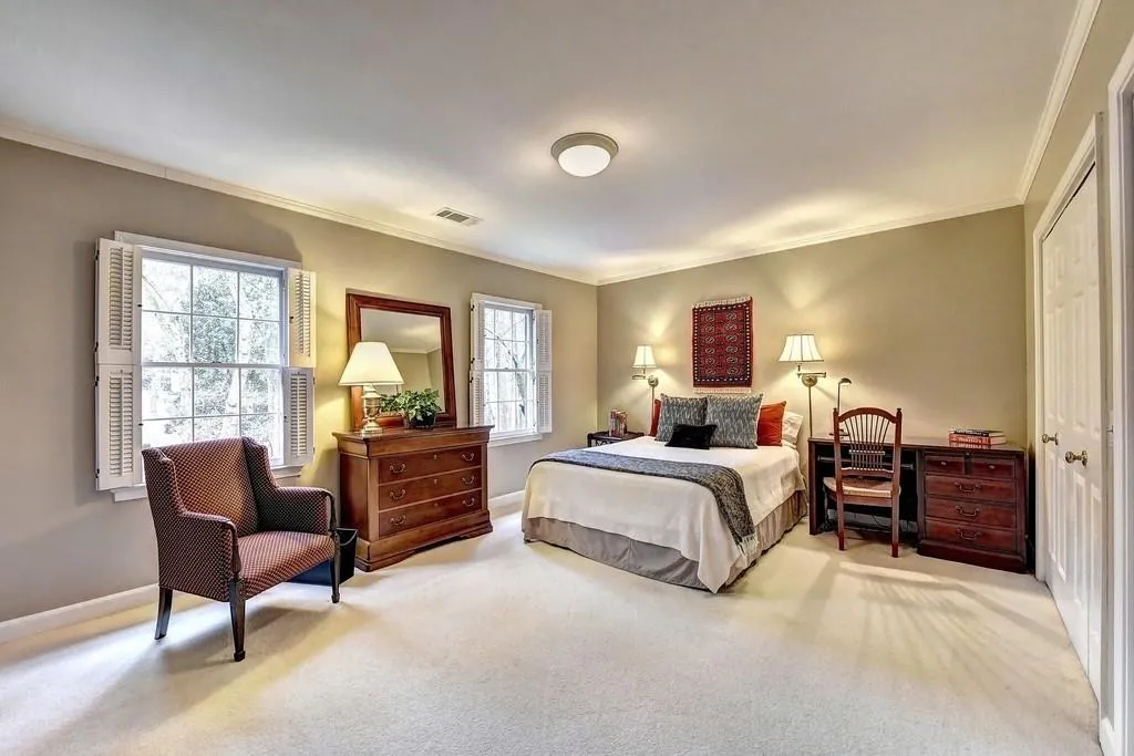 995 Ivy Falls Drive, Sandy Springs, Georgia 30328, 5 Bedrooms Bedrooms, ,4 BathroomsBathrooms,Residential,Sold,995 Ivy Falls Drive,6503120