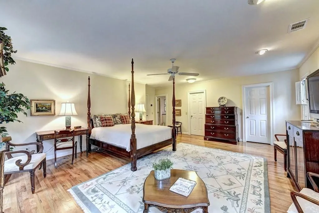 995 Ivy Falls Drive, Sandy Springs, Georgia 30328, 5 Bedrooms Bedrooms, ,4 BathroomsBathrooms,Residential,Sold,995 Ivy Falls Drive,6503120