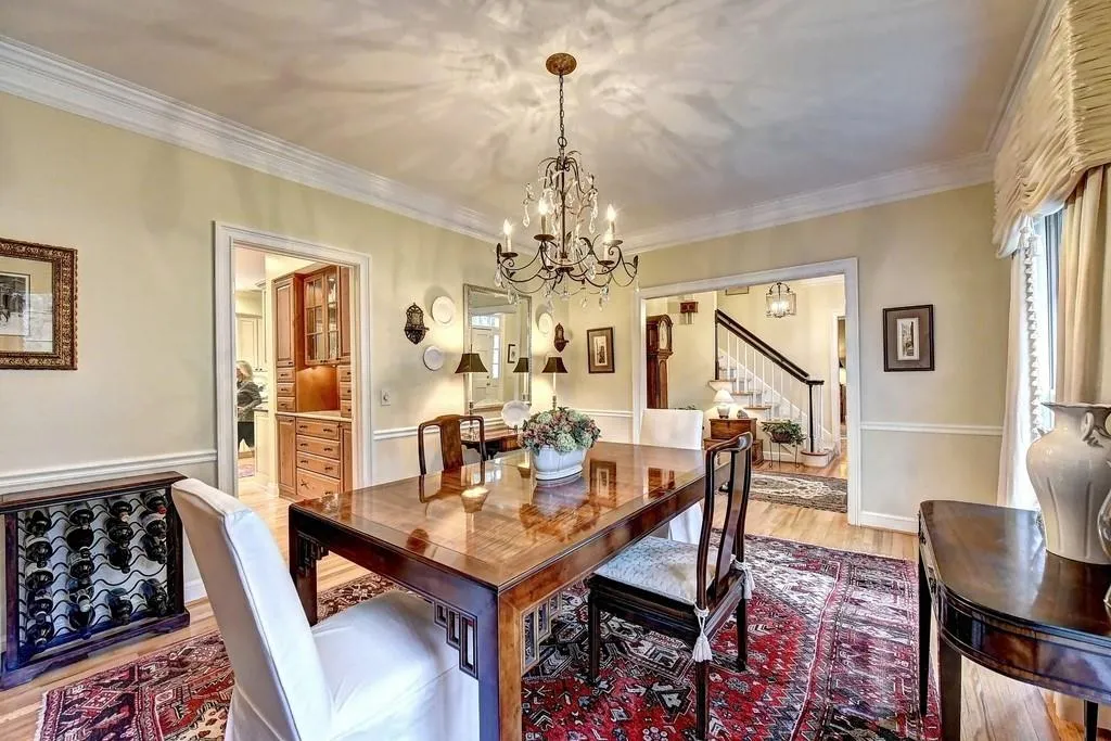 995 Ivy Falls Drive, Sandy Springs, Georgia 30328, 5 Bedrooms Bedrooms, ,4 BathroomsBathrooms,Residential,Sold,995 Ivy Falls Drive,6503120