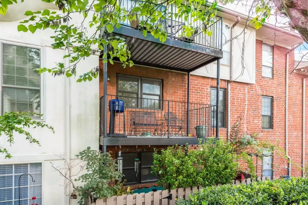 6851 Roswell Road Ne Unit D19, Sandy Springs, Georgia 30328, 3 Bedrooms Bedrooms, ,2 BathroomsBathrooms,Residential,Sold,6851 Roswell Road Ne Unit D19,5903821