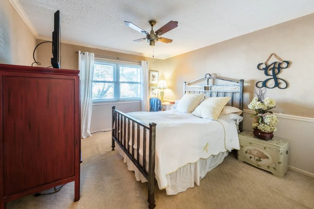 6851 Roswell Road Ne Unit D19, Sandy Springs, Georgia 30328, 3 Bedrooms Bedrooms, ,2 BathroomsBathrooms,Residential,Sold,6851 Roswell Road Ne Unit D19,5903821