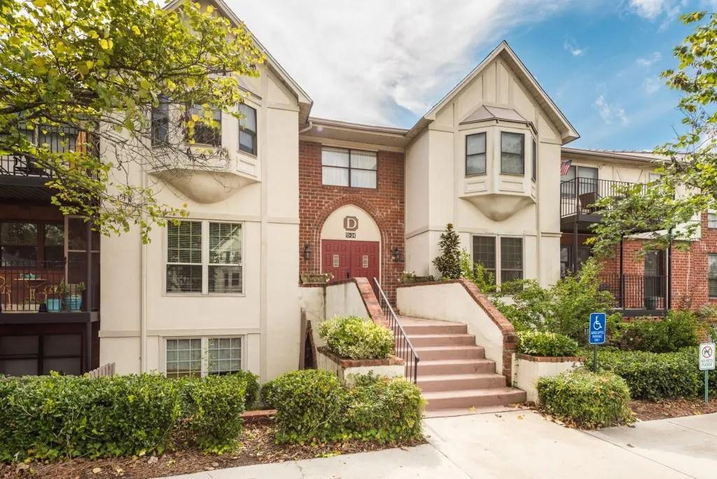 6851 Roswell Road Ne Unit D19, Sandy Springs, Georgia 30328, 3 Bedrooms Bedrooms, ,2 BathroomsBathrooms,Residential,Sold,6851 Roswell Road Ne Unit D19,5903821