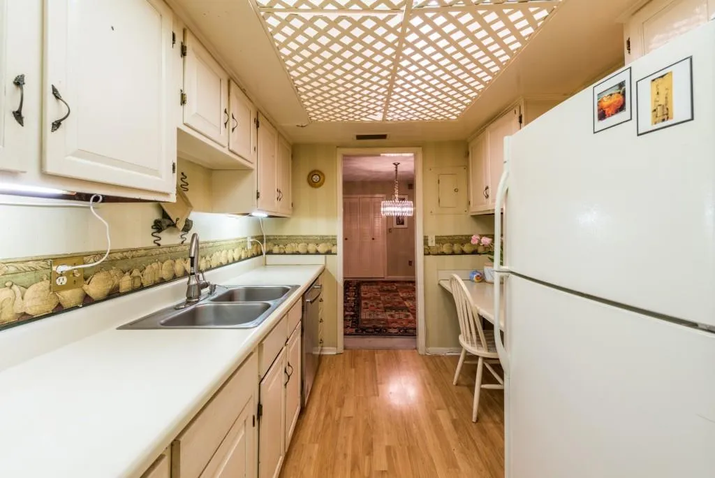 6851 Roswell Road Ne Unit D19, Sandy Springs, Georgia 30328, 3 Bedrooms Bedrooms, ,2 BathroomsBathrooms,Residential,Sold,6851 Roswell Road Ne Unit D19,5903821