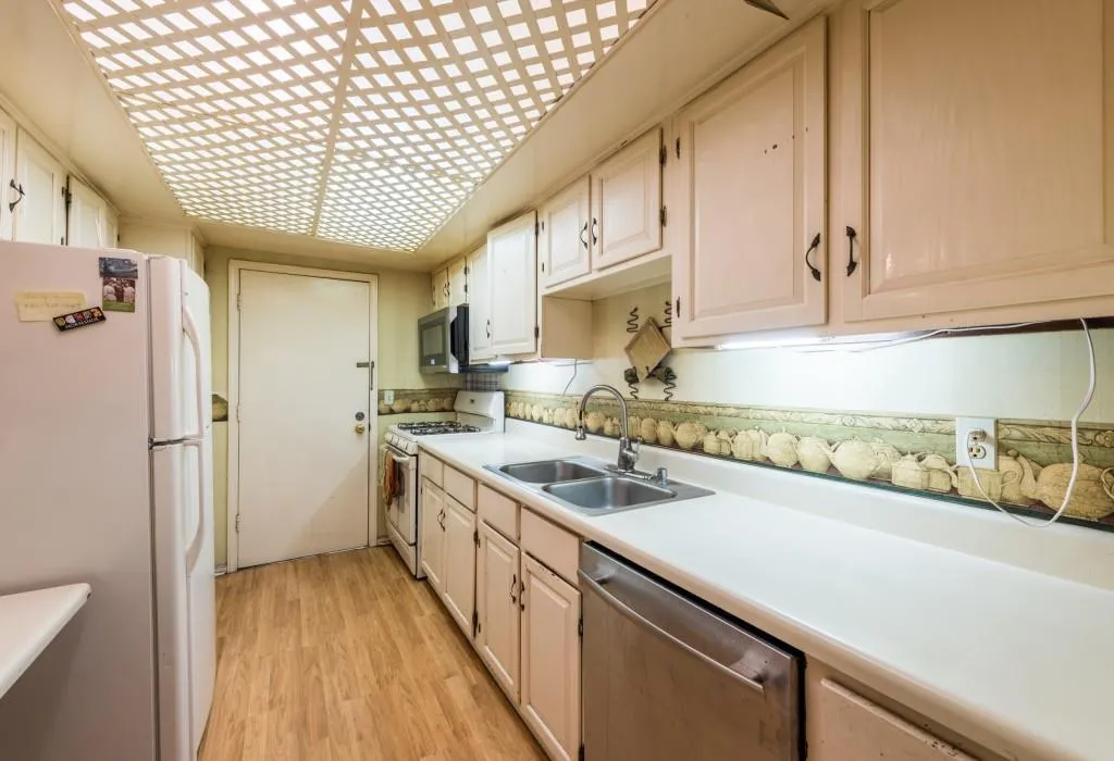 6851 Roswell Road Ne Unit D19, Sandy Springs, Georgia 30328, 3 Bedrooms Bedrooms, ,2 BathroomsBathrooms,Residential,Sold,6851 Roswell Road Ne Unit D19,5903821