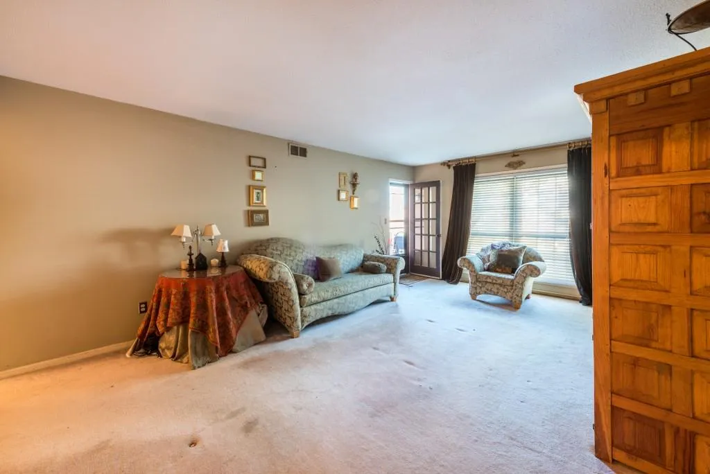 6851 Roswell Road Ne Unit D19, Sandy Springs, Georgia 30328, 3 Bedrooms Bedrooms, ,2 BathroomsBathrooms,Residential,Sold,6851 Roswell Road Ne Unit D19,5903821