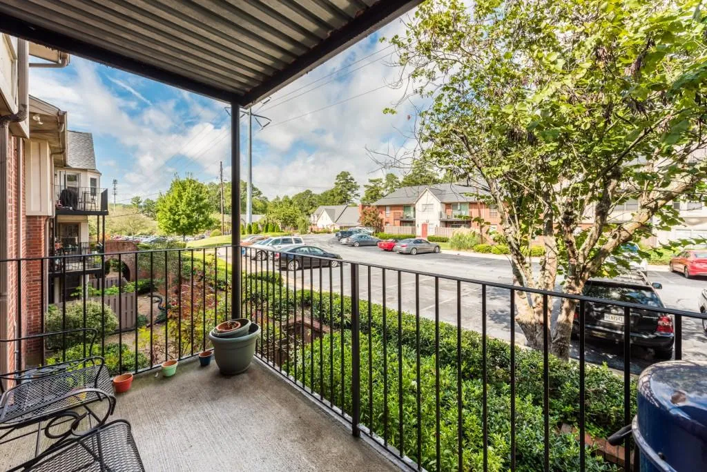 6851 Roswell Road Ne Unit D19, Sandy Springs, Georgia 30328, 3 Bedrooms Bedrooms, ,2 BathroomsBathrooms,Residential,Sold,6851 Roswell Road Ne Unit D19,5903821