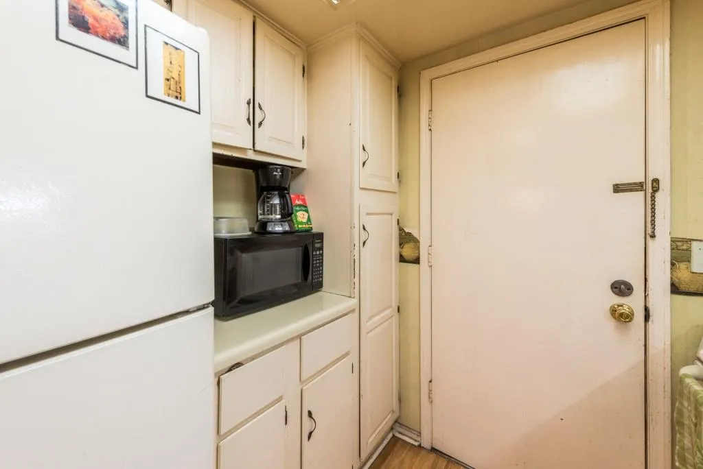 6851 Roswell Road Ne Unit D19, Sandy Springs, Georgia 30328, 3 Bedrooms Bedrooms, ,2 BathroomsBathrooms,Residential,Sold,6851 Roswell Road Ne Unit D19,5903821