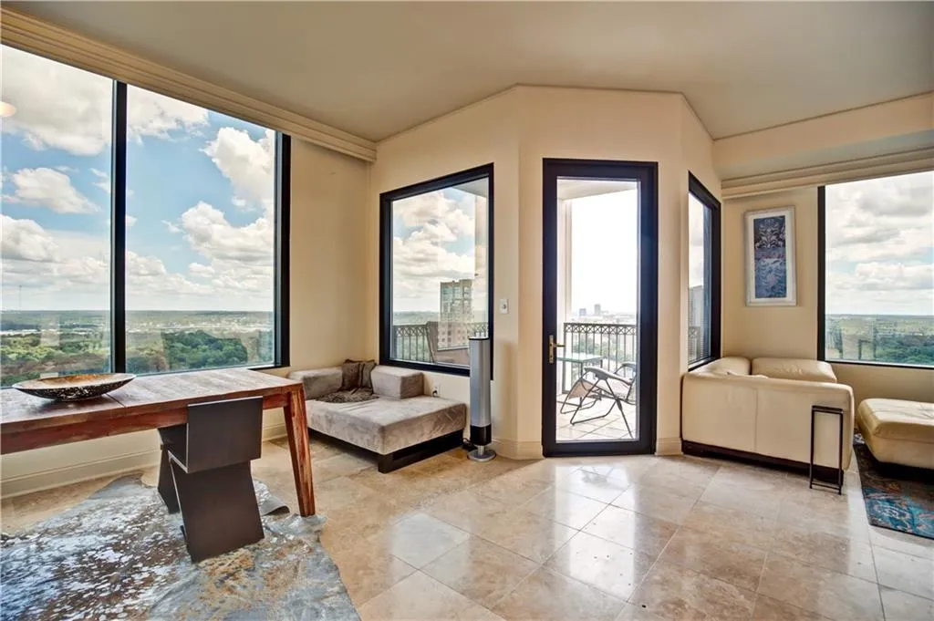 2828 Peachtree Road Nw Unit 2301, Atlanta, Georgia 30305, 2 Bedrooms Bedrooms, ,2 BathroomsBathrooms,Residential,Sold,2828 Peachtree Road Nw Unit 2301,5800557