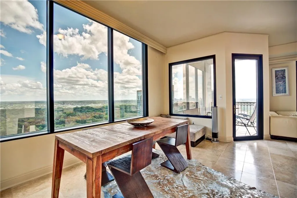 2828 Peachtree Road Nw Unit 2301, Atlanta, Georgia 30305, 2 Bedrooms Bedrooms, ,2 BathroomsBathrooms,Residential,Sold,2828 Peachtree Road Nw Unit 2301,5800557