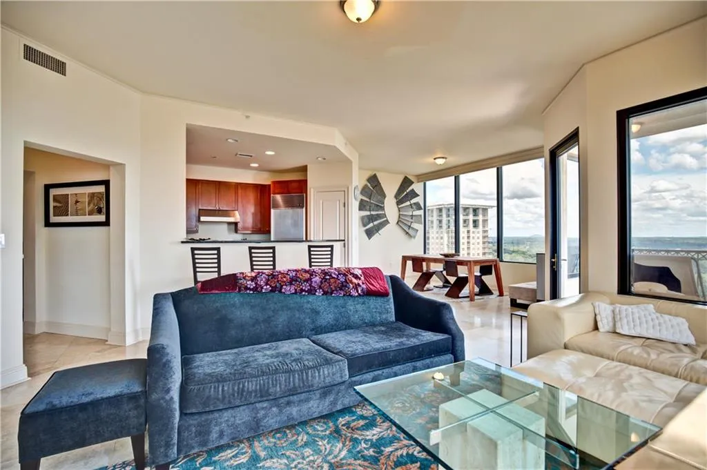 2828 Peachtree Road Nw Unit 2301, Atlanta, Georgia 30305, 2 Bedrooms Bedrooms, ,2 BathroomsBathrooms,Residential,Sold,2828 Peachtree Road Nw Unit 2301,5800557