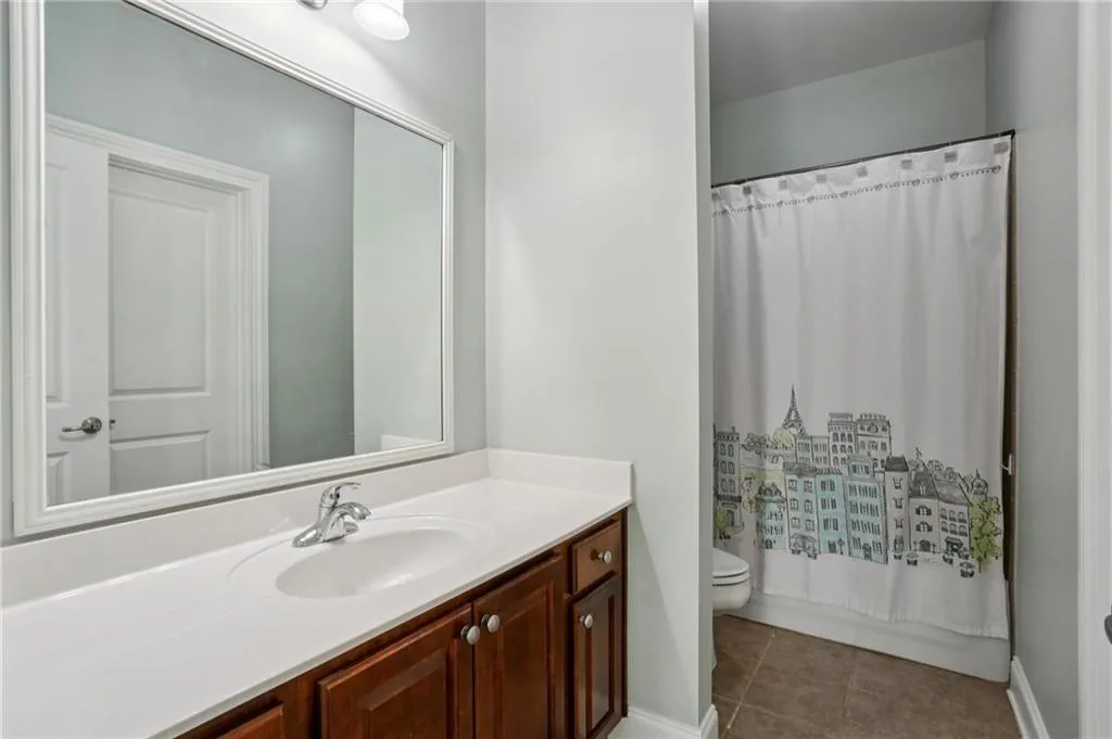 En suite bathroom on main