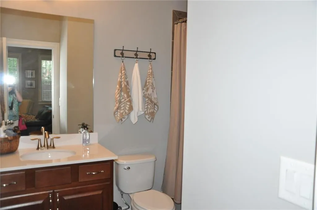 457 Alderwood Street, Sandy Springs, Georgia 30328, 3 Bedrooms Bedrooms, ,3 BathroomsBathrooms,Residential,Sold,457 Alderwood Street,6528027