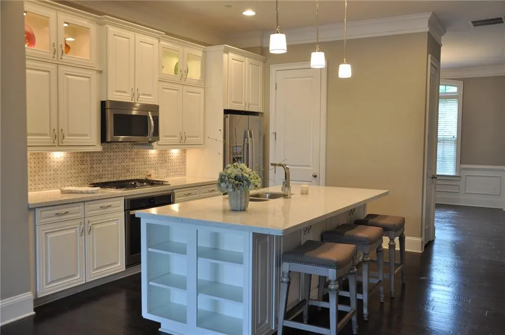 457 Alderwood Street, Sandy Springs, Georgia 30328, 3 Bedrooms Bedrooms, ,3 BathroomsBathrooms,Residential,Sold,457 Alderwood Street,6528027