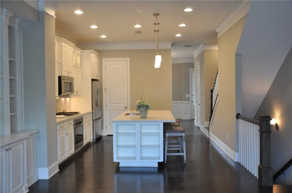 457 Alderwood Street, Sandy Springs, Georgia 30328, 3 Bedrooms Bedrooms, ,3 BathroomsBathrooms,Residential,Sold,457 Alderwood Street,6528027