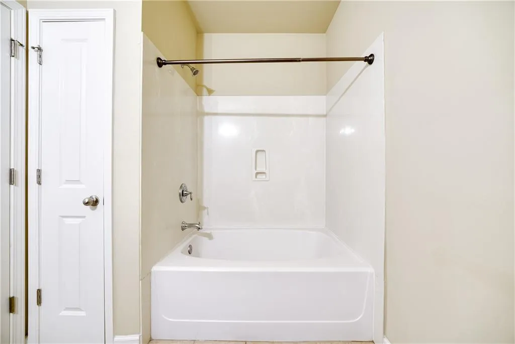 7265 Glisten Avenue Unit 111, Sandy Springs, Georgia 30328, 1 Bedroom Bedrooms, ,1 BathroomBathrooms,Residential,Sold,7265 Glisten Avenue Unit 111,7081868